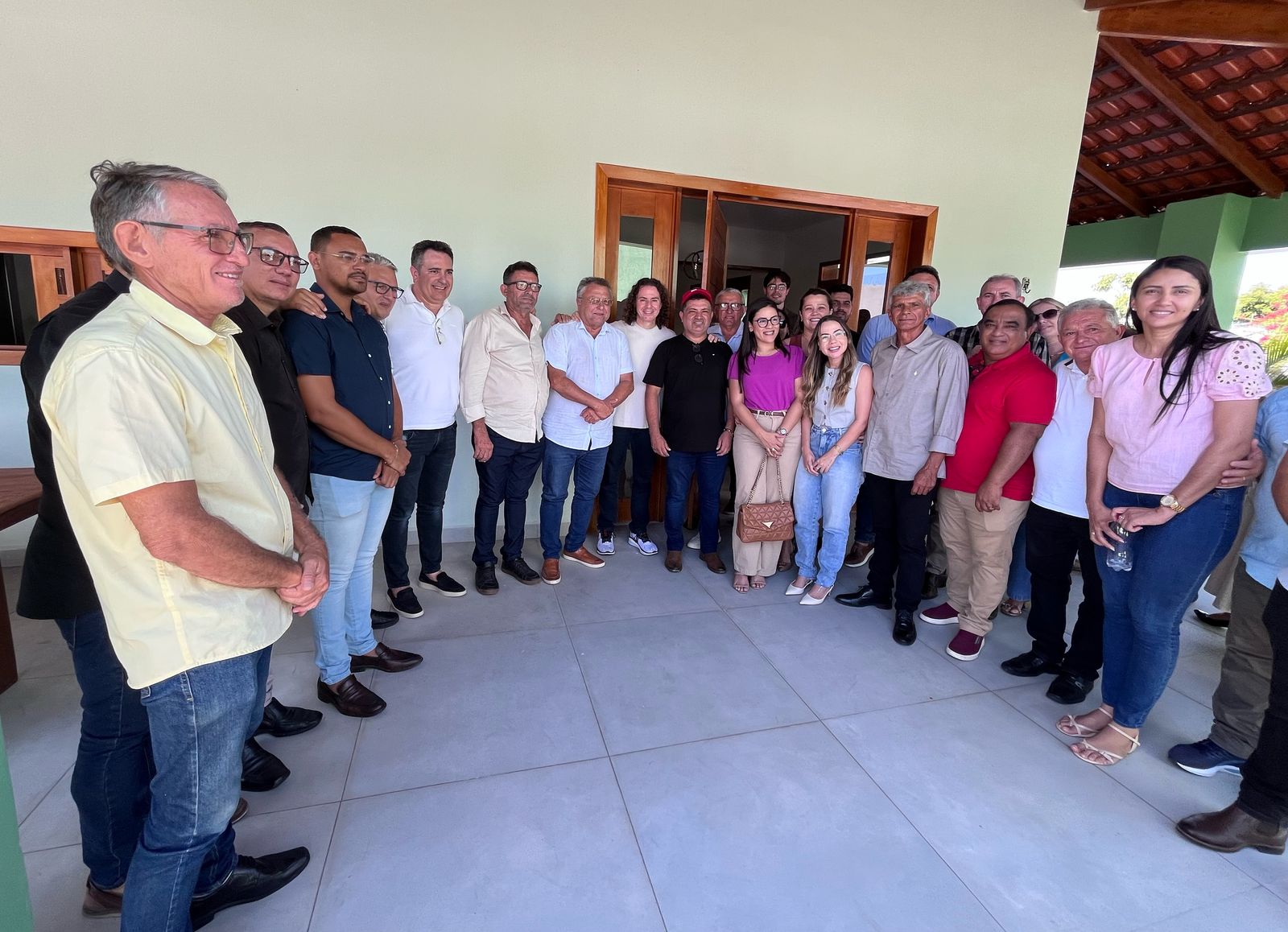 Veneziano recebe reafirmação de apoio à sua reeleição de prefeitos da região do Vale do Rio do Peixe